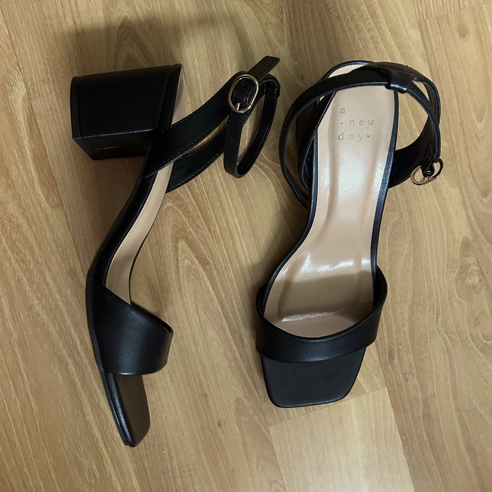 Size 7 black heels